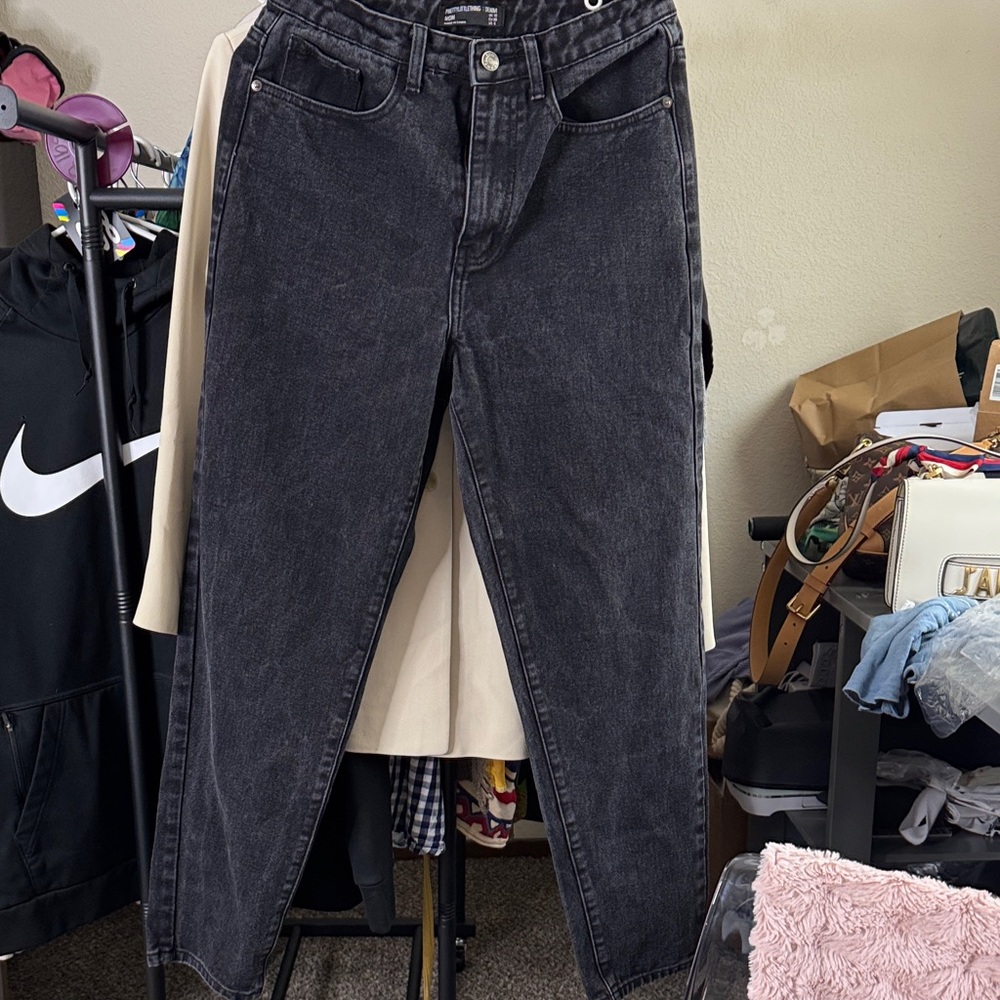 PrettyLittleThing Dark Gray Straight Leg Jeans
